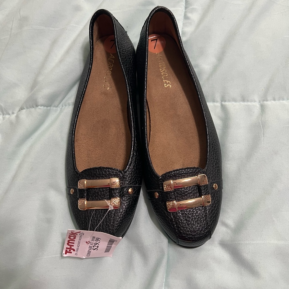 AEROSOLES Black Loafers with Gold Accents